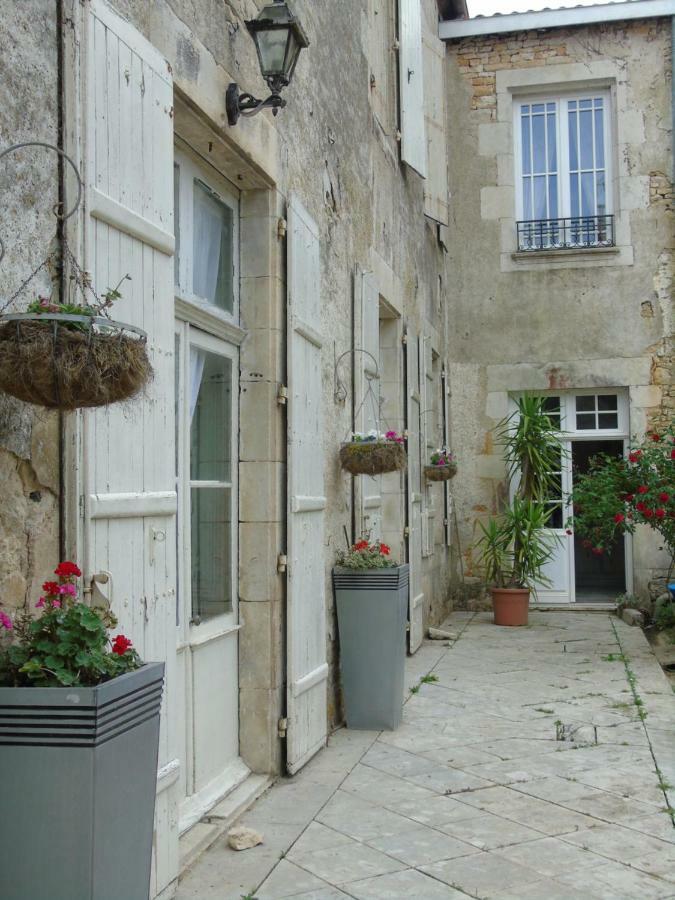 Eco Logis De Chantegrolle Champagne-Mouton Экстерьер фото